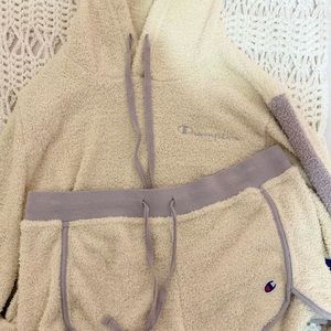 Champions Women’s Cropped Hacci Lounge Set